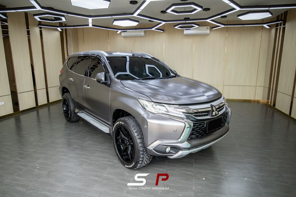 Mitsubishi Pajero Sport หลัง Wrap เปลี่ยนสีด้วยฟิล์ม PET เฉด AMG Gray