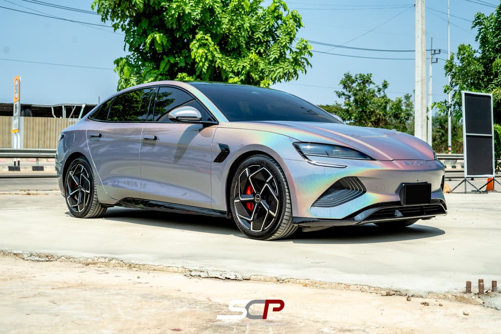 BYD Seal หลัง Wrap เปลี่ยนสีด้วยฟิล์ม TPU เฉด Psychedelic Grey ถ่ายกลางแจ้ง